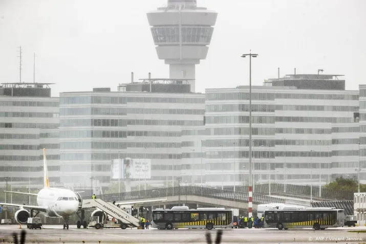 fnv wilde staking uitgebroken bij beveiligers op schiphol