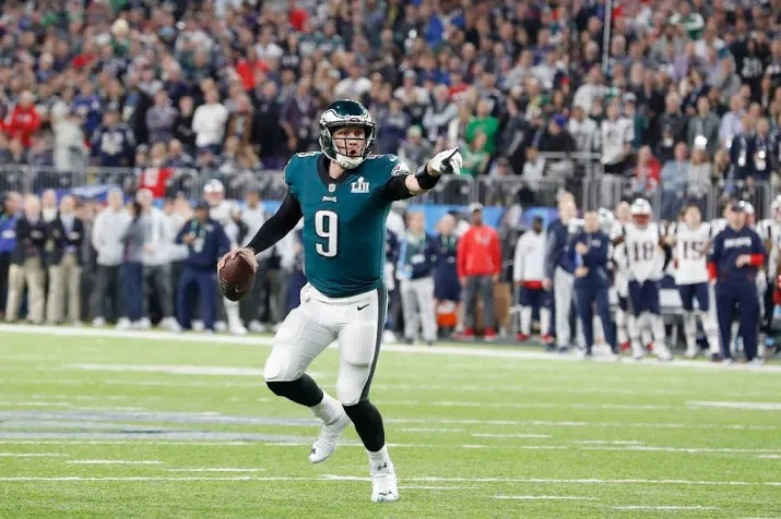 foles overvleugelt brady met unieke prestatie