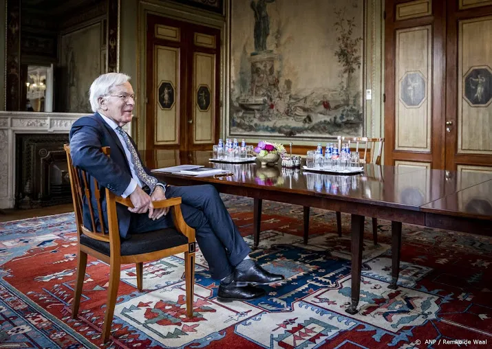 fractieleiders kleine partijen opnieuw langs bij informateur