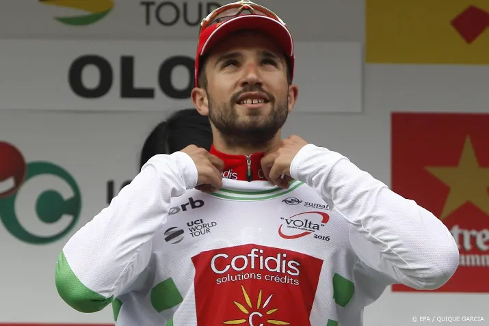 franse sprinter bouhanni rijdt collega de hekken in