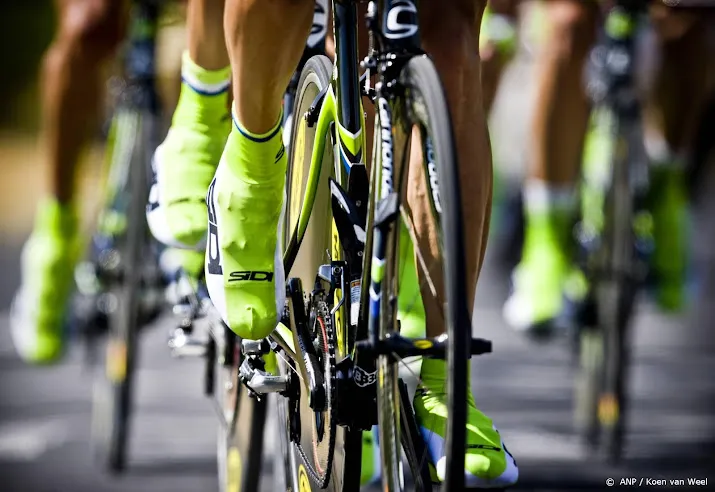 franse wielrenster wint tijdrit ladies tour wiebes houdt leiding