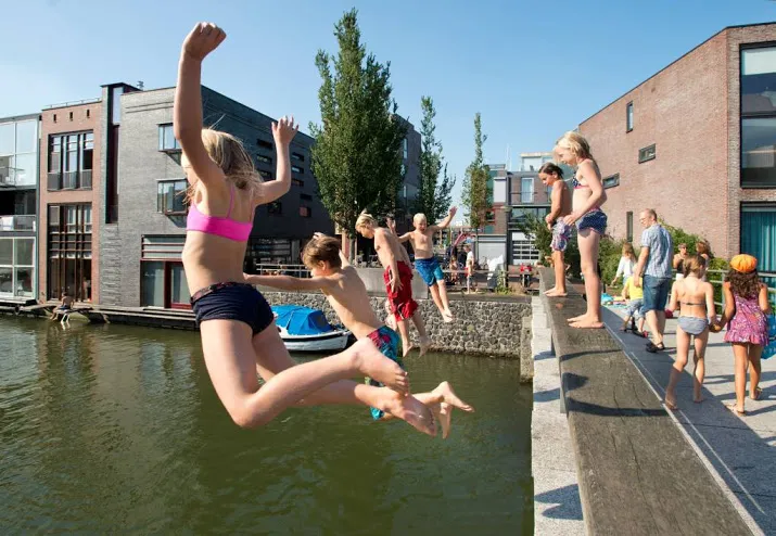 ga alleen zwemmen op officiele locaties