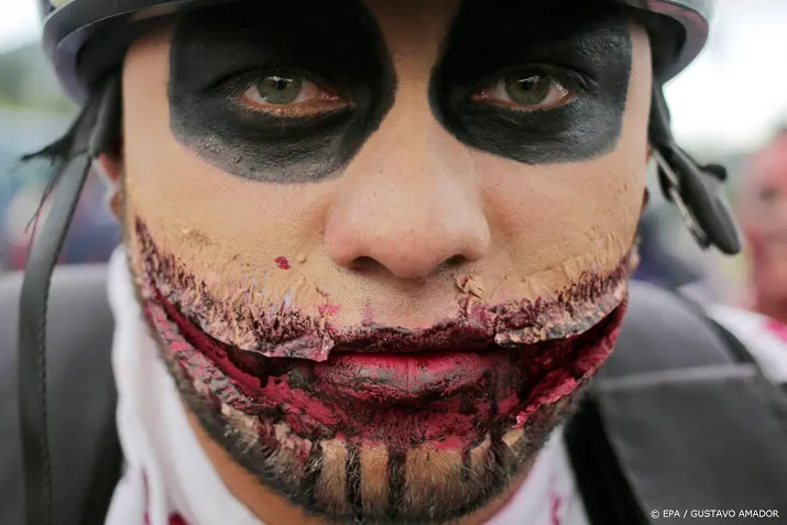 ga niet langs de deuren met halloween en sint maarten