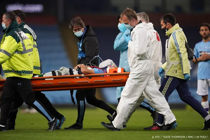 garcia van city na botsing met keeper in ziekenhuis