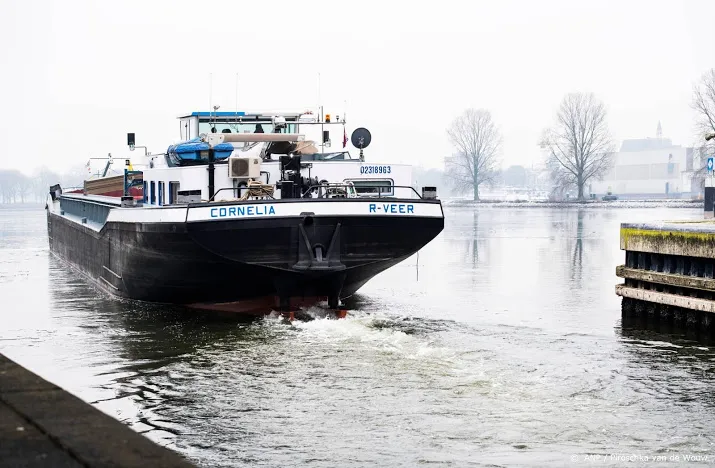 gebrek aan onderhoud maas hindert scheepvaart