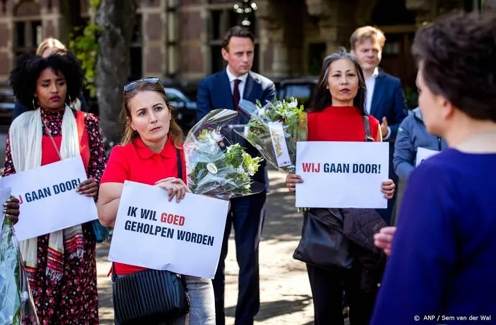gedupeerde ouders toeslagenaffaire willen dat kabinet opstapt