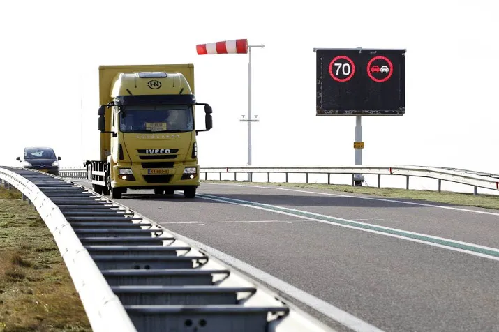 geen rijverbod vrachtwagens bij zware storm