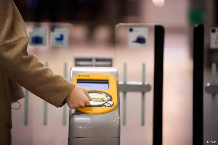 gegevens van 2200 klanten ns gestolen
