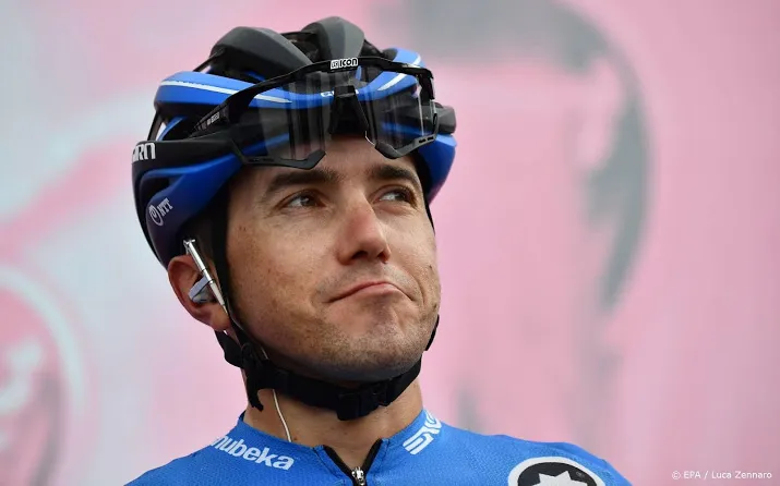 gehavende klassementsrenner pozzovivo stapt af in giro