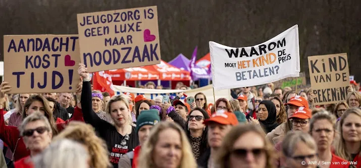gemeenten na akkoord over jeugdzorg bezuiniging moet van tafel
