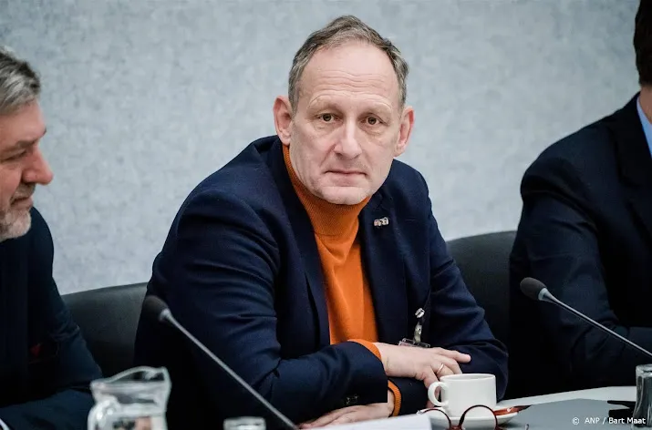 generaals b d van uhm en de kruif beginnen podcast over oorlog