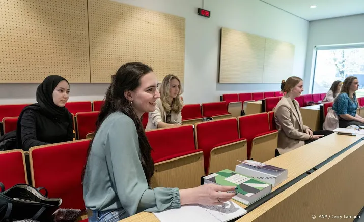 geopende universiteiten geven vooral les aan kleine groepen