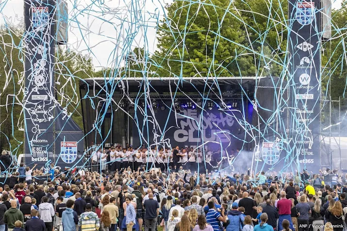 gepromoveerd pec zwolle feestelijk gehuldigd