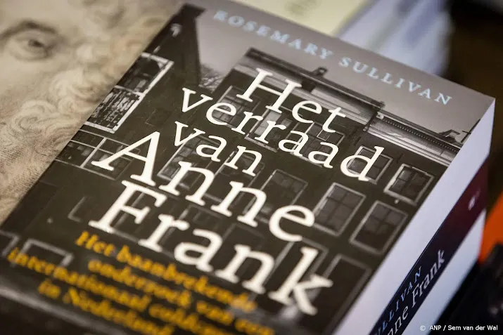 geschrokken coldcaseteam anne frank geeft uitleg over onderzoek