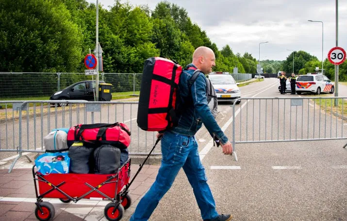 geschrokken gasten verlaten pinkpopcamping