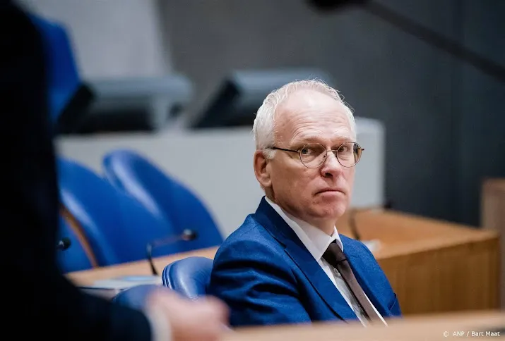 geschrokken kamer debatteert met ministers over gekkekoeienziekte