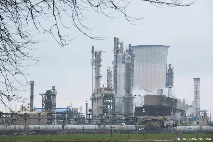gewonden door lekke olieleiding op chemelot