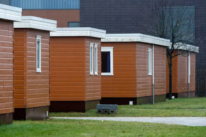 gezinslocaties asielzoekers moeten dicht