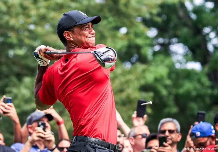 golfer woods behoudt leiding in japan