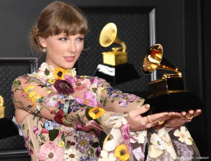 grammys beyonce vestigt record taylor swift wint beste album