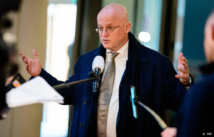 grapperhaus roept duitsers op niet naar nederland te komen