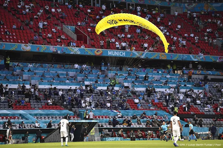 greenpeace maakt excuses voor protestactie in ek stadion munchen