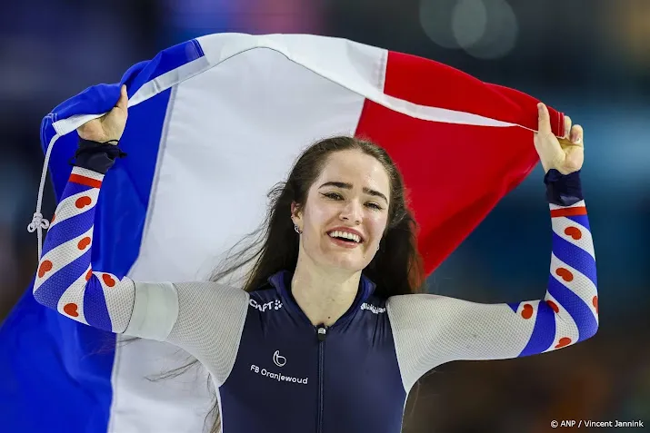grevelt schaatst naar sprinttitel en mag naar wk