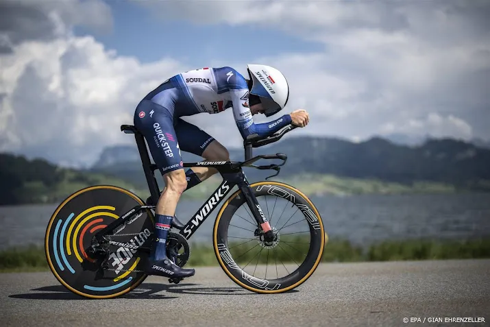 groenewegen krijgt giro etappewinnaar schmid als teamgenoot