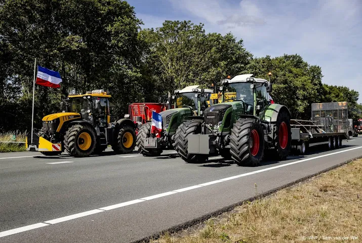 groep van zon veertig trekkers onderweg naar den haag