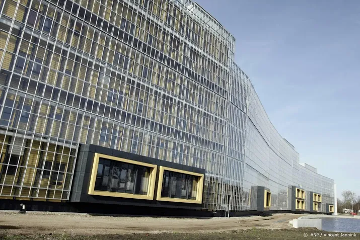 gronings ziekenhuis sluit acht operatiekamers
