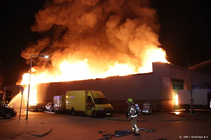 grote brand in bedrijfspand schiedam