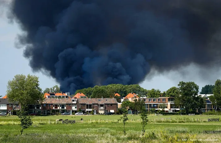 grote brand in berkel metro stilgelegd