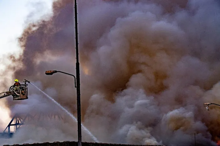 grote brand in loods truckcentrum nijmegen