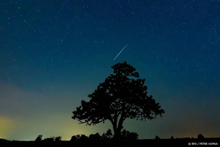 grote meteoor boven het noorden van nederland