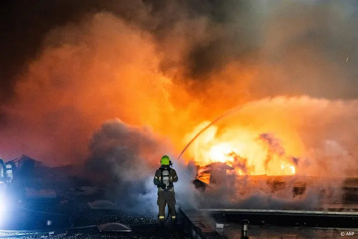 grote ravage bij wooncomplex rotterdam door brand