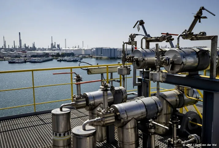 grote waterstoftechniekfabriek in rotterdam in de maak