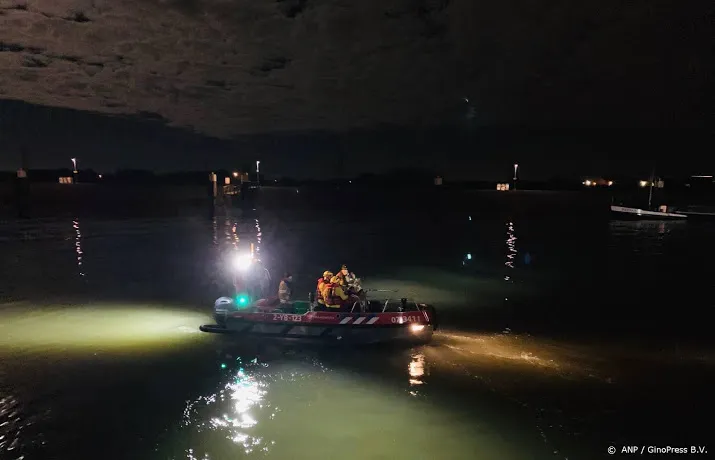 grote zoekactie naar omgeslagen roeiboot