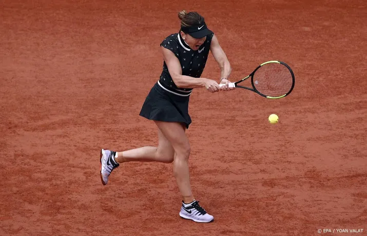 halep knokt zich naar derde ronde in parijs