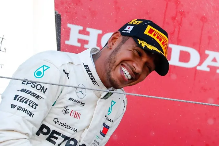 hamilton in zetel voor vijfde wereldtitel