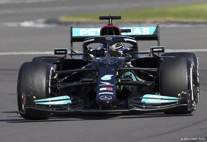 hamilton wint gp groot brittannie en loopt in op verstappen