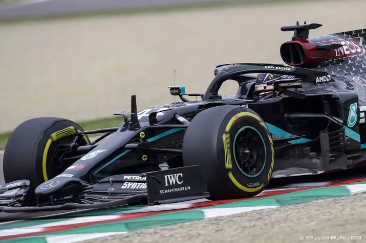 hamilton wint ook op imola verstappen valt uit