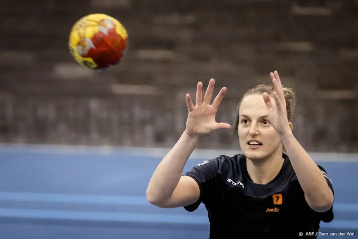 handbalster knippenborg beeindigt interlandloopbaan
