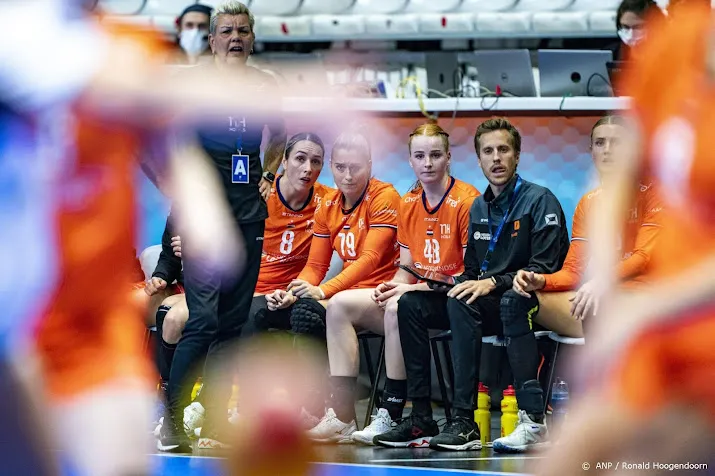 handbalsters in kwalificatie met clarijs als interim coach