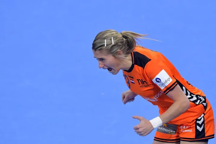 handbalsters solide door naar halve finales