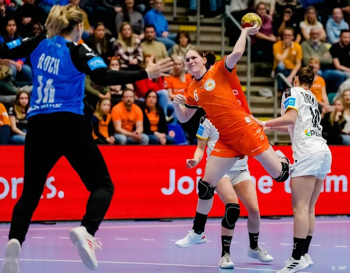 handbalsters verzekeren zich na zege op duitsland van ticket ek