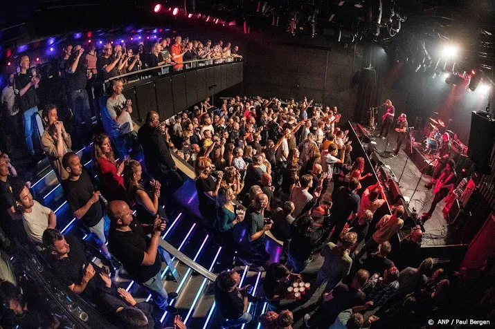 handhavers maken einde aan feest in patronaat in haarlem