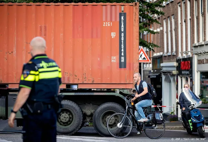 handjevol boeren zonder tractor op malieveld