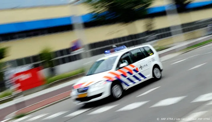 hardrijder maant politie aan de kant te gaan