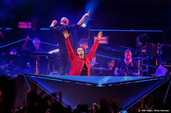 hardwell maakt comeback kondigt wereldtour en album aan