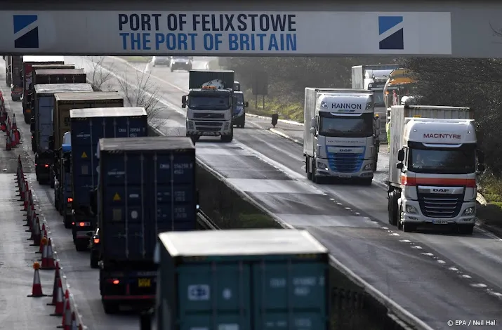 haven felixstowe biedt werknemers bonus om staking te voorkomen